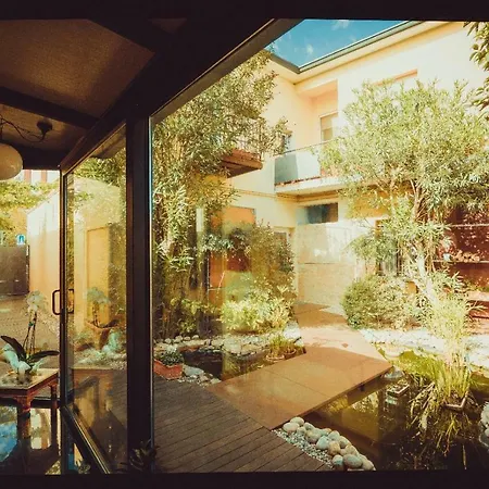 A Casa Bed & Breakfast